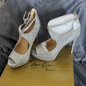 Thalia Sodi Women's Silver Glitter Heels